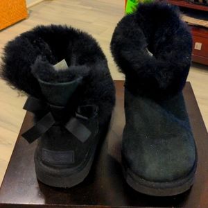 UGG Women's Size 6 Bailey Bow Back Boots